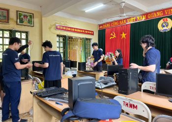 Kaopiz dành tặng phòng tin học cho điểm trường Nậm Mười