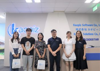 Đại diện Trường đại học FPT đến thăm quan văn phòng và trao đổi hợp tác