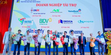[Kaopiz ĐN] Kaopiz tham dự Lễ khai giảng & trao học bổng cho sinh viên trường đại học Bách Khoa, đại học Đà Nẵng