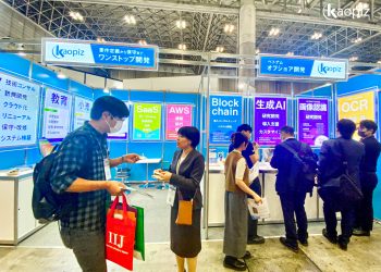 Không khí nhộn nhịp của booth tư vấn Kaopiz tại Japan IT Week Autumn 2023