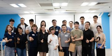 Trau dồi kỹ năng đưa phản hồi trong hội thoại cùng C Sharing 03