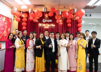 Rộn ràng ngày đi làm đầu năm: Người Kaopiz háo hức hái lộc lì xì 