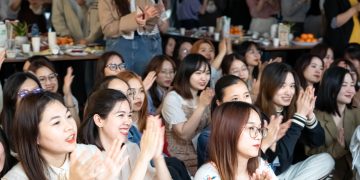 Không khí 8/3 ngập tràn khắp các văn phòng của Kaopiz 