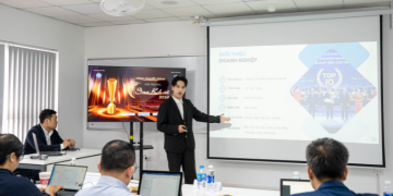 Kaopiz tham gia thuyết trình tại giải thưởng Sao Khuê 2024