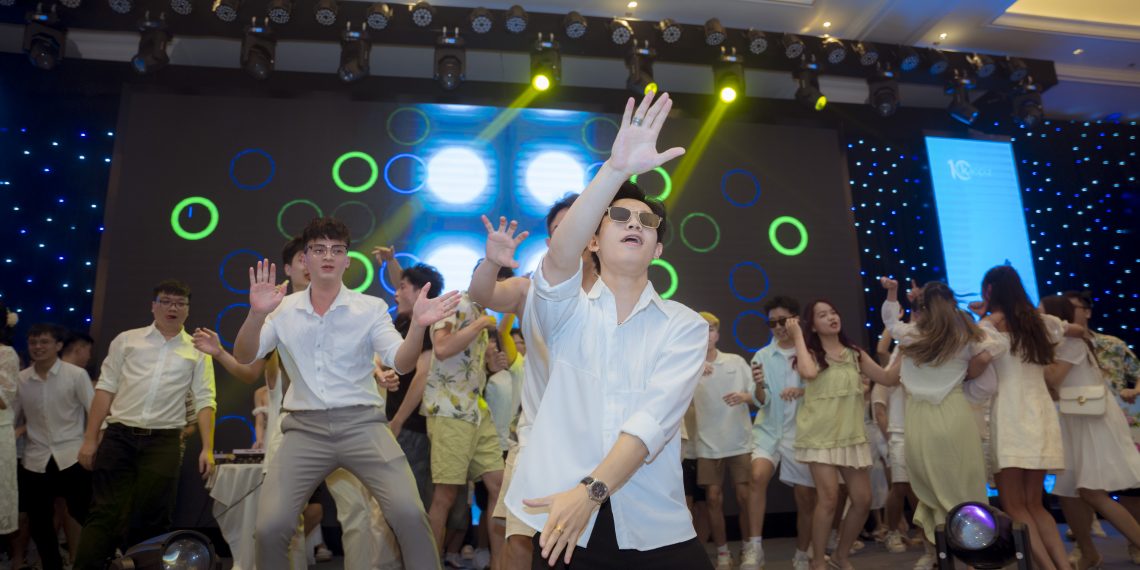 Hơn 300 người Kaopiz cùng hòa nhịp tại sân khấu Unleash Summer Spirit