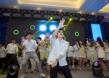 Hơn 300 người Kaopiz cùng hòa nhịp tại sân khấu Unleash Summer Spirit