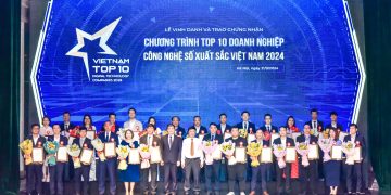 Kaopiz tự hào lập “cú đúp” giải thưởng tại Top 10 Doanh nghiệp công nghệ số xuất sắc Việt Nam 2024