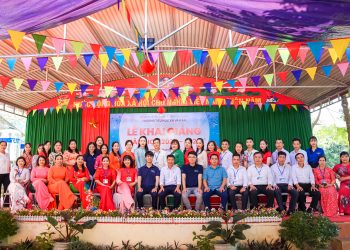 Kaopiz trao tặng nhiều phần quà ý nghĩa cho các em học sinh dịp năm học mới