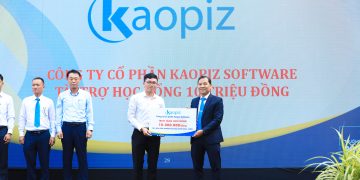 Kaopiz Đà Nẵng trao học bổng tiếp bước sinh viên đến trường