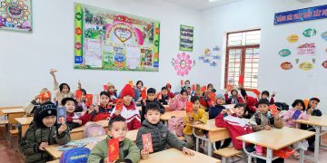 Học sinh bản Nà Thưa đón xuân mới tại lớp học do Kaopiz xây tặng