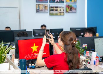 Từ Hà Nội, Đà Nẵng đến Tokyo: Kaopiz rực rỡ sắc đỏ, hòa chung niềm vui dân tộc