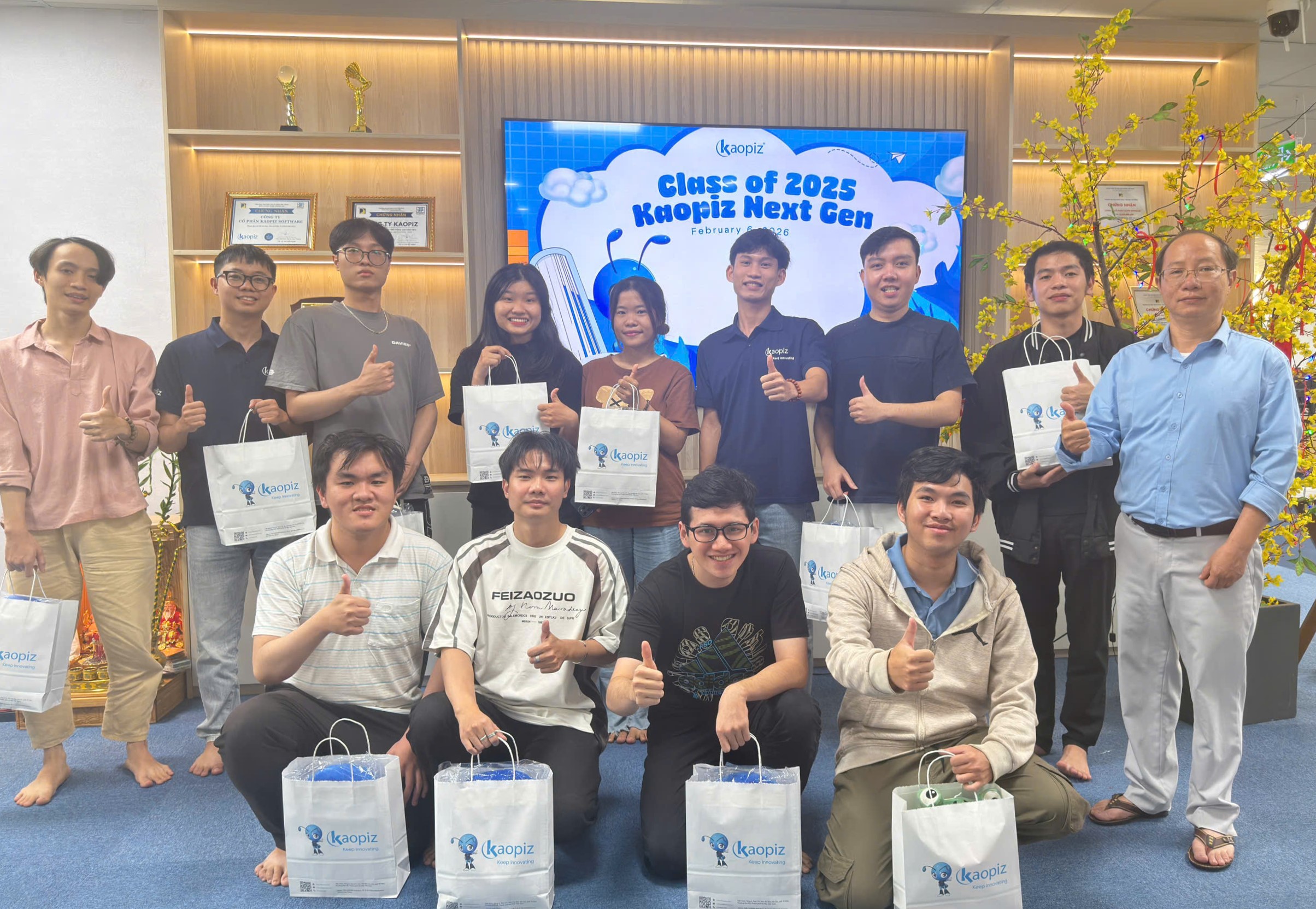 458821772023563924837