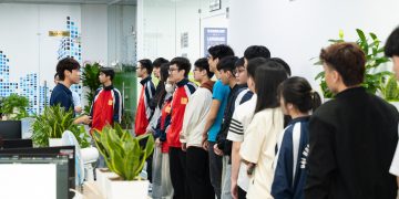 “Đổi gió” giảng đường, chạm tay vào môi trường thực tế tại Kaopiz