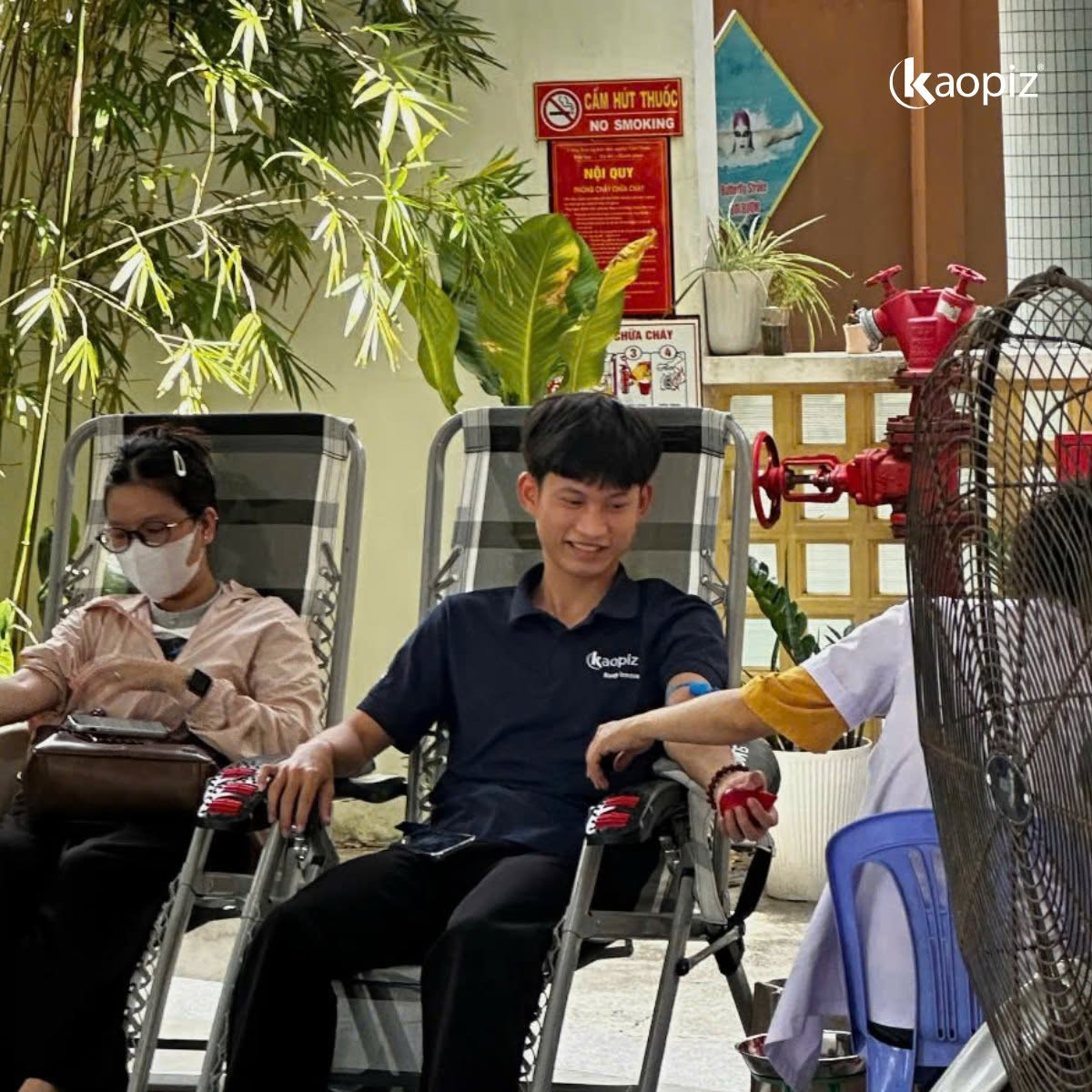 Co the la hinh anh ve mot hoac nhieu nguoi benh vien va van ban 1